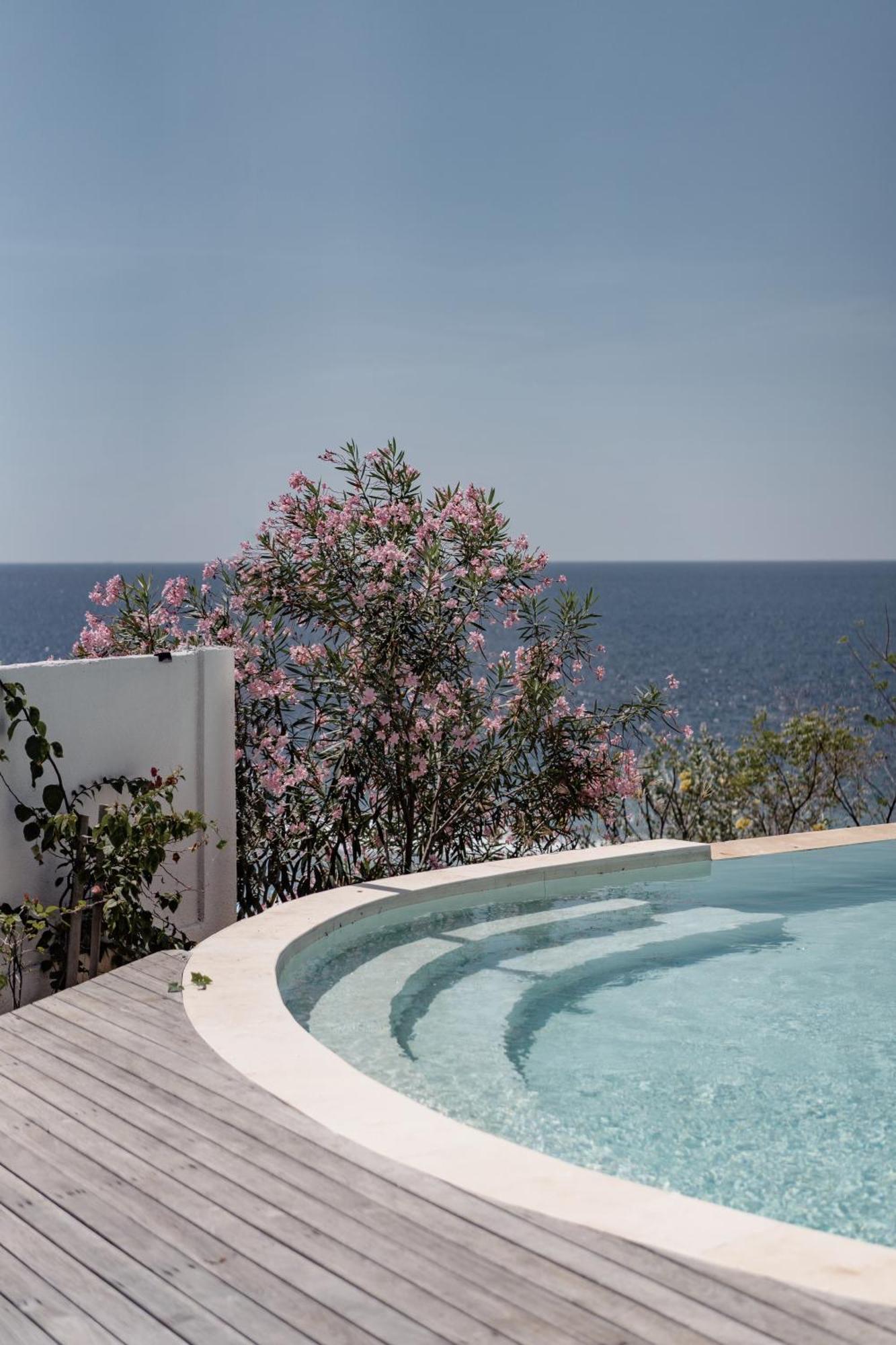 Dolce Nusa Penida Villa *